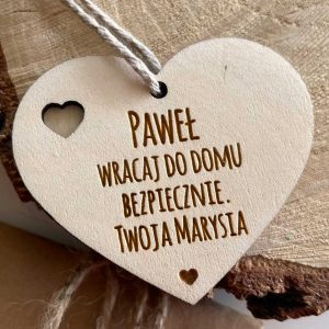Zawieszka Serce z dowolnym napisem. Spakowana gotowa do wręczenia