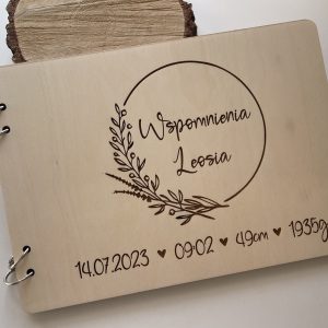 Album z życzeniami w środku