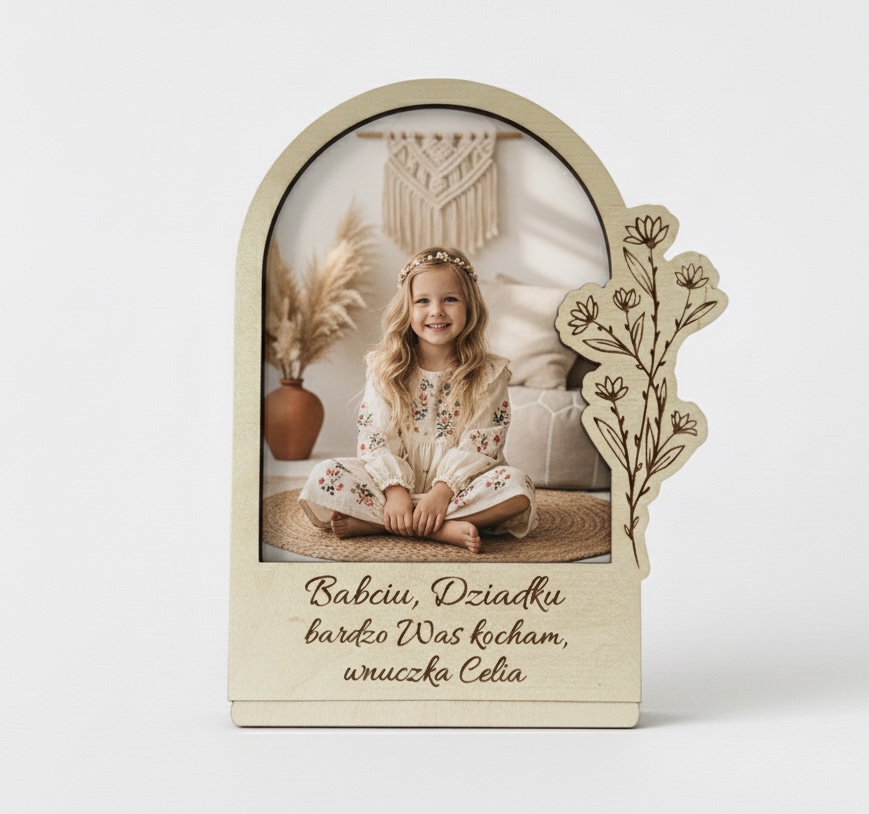 Ramka ze zdjęciem i dowolnym krótkim napisem.Spakowana gotowa do wręczenia