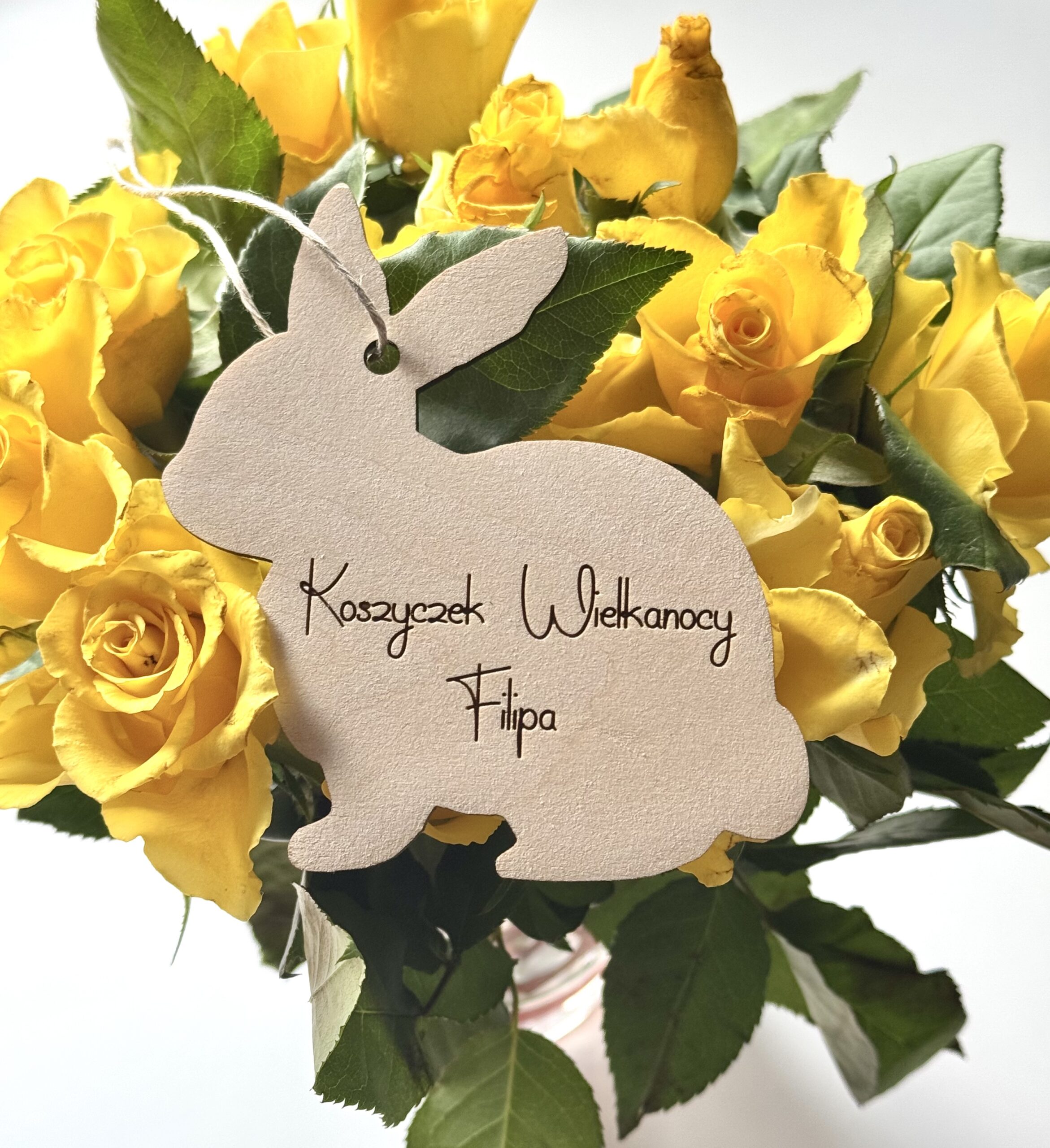 Królik z dowolnym napisem na koszyczek wielkanocny