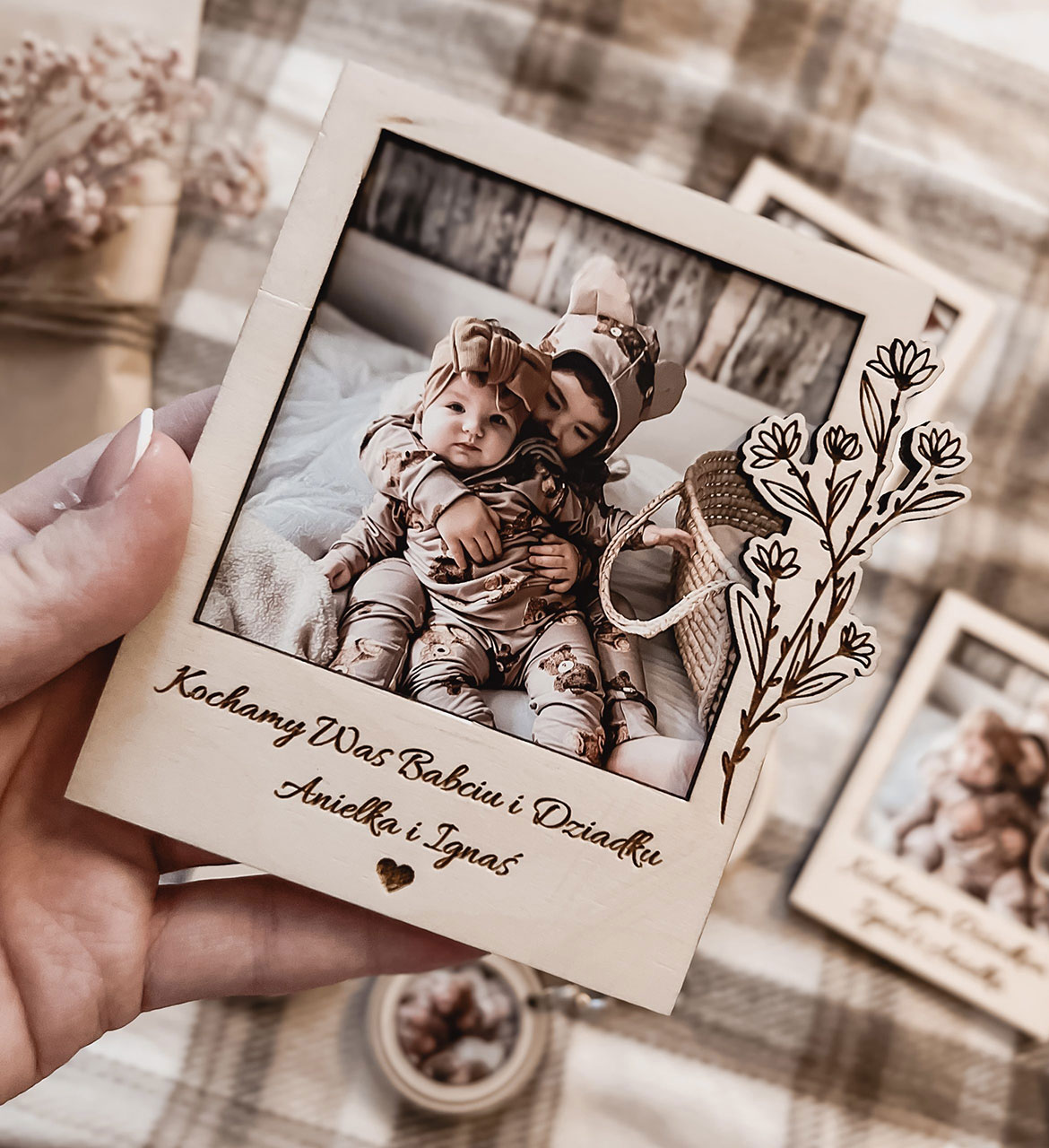 Magnes Kwiatek - dowolny krótki napis! Spakowany gotowy do wręczenia