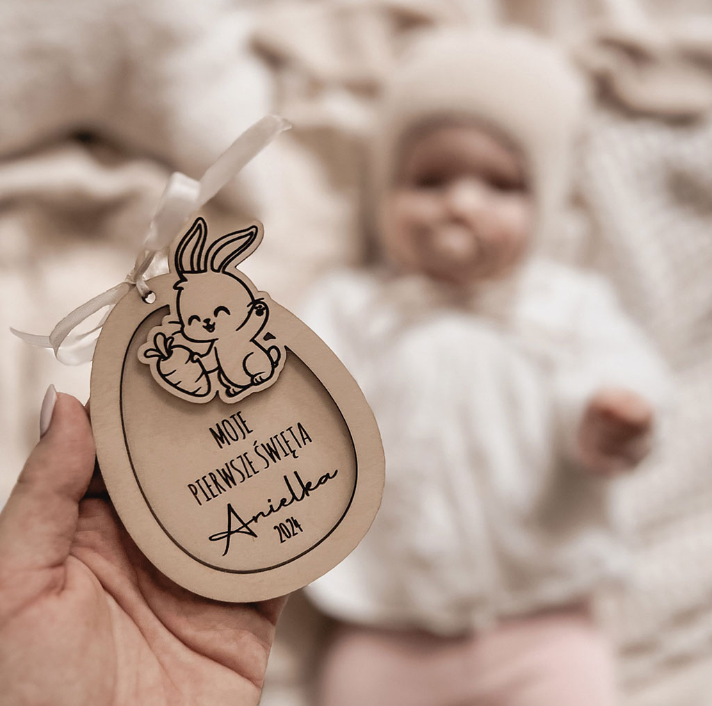 Jajko z kokardką i dowolnym napisem