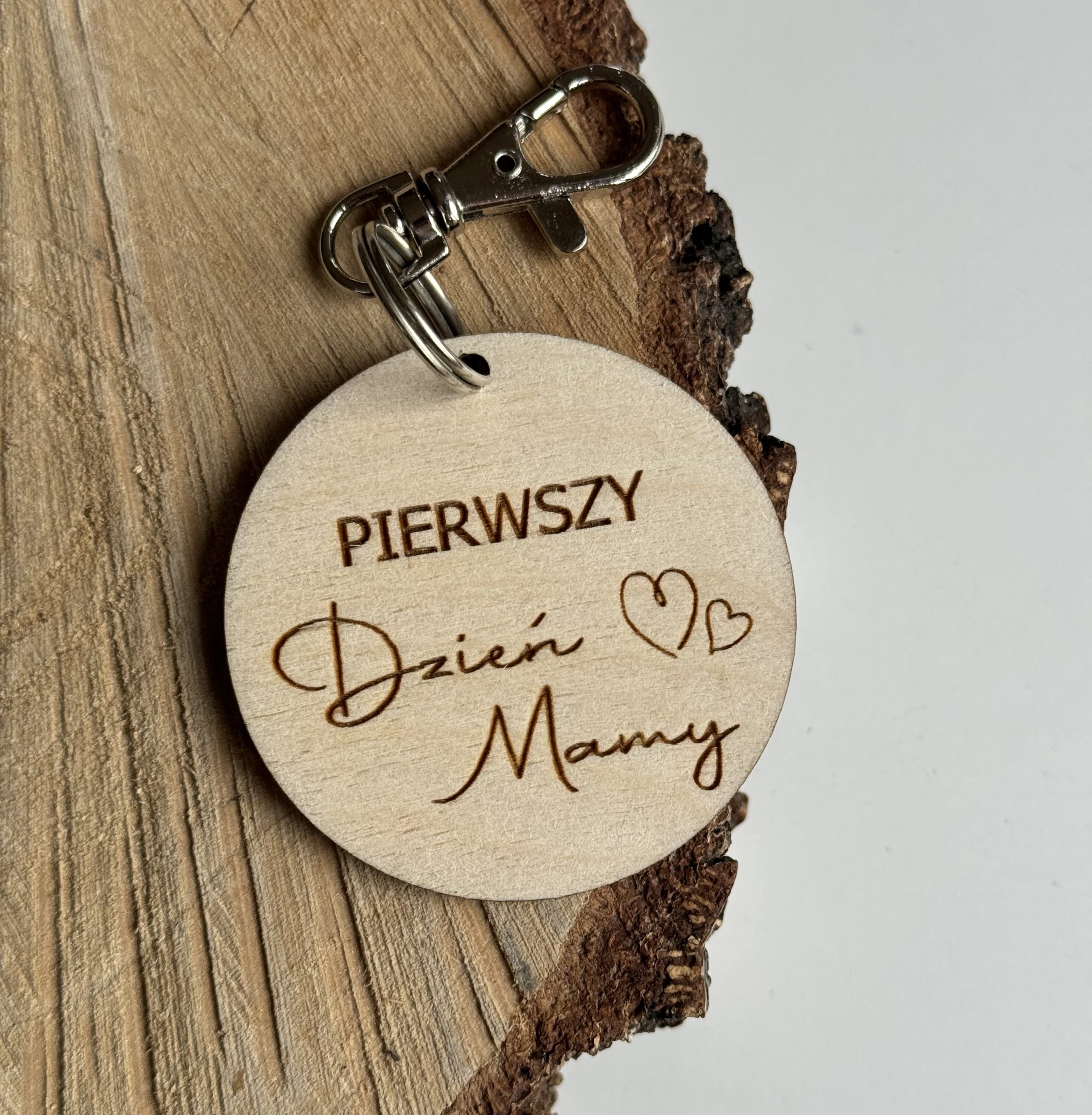 Brelok Pierwszy Dzień Mamy z dowolnym napisem przód i tył