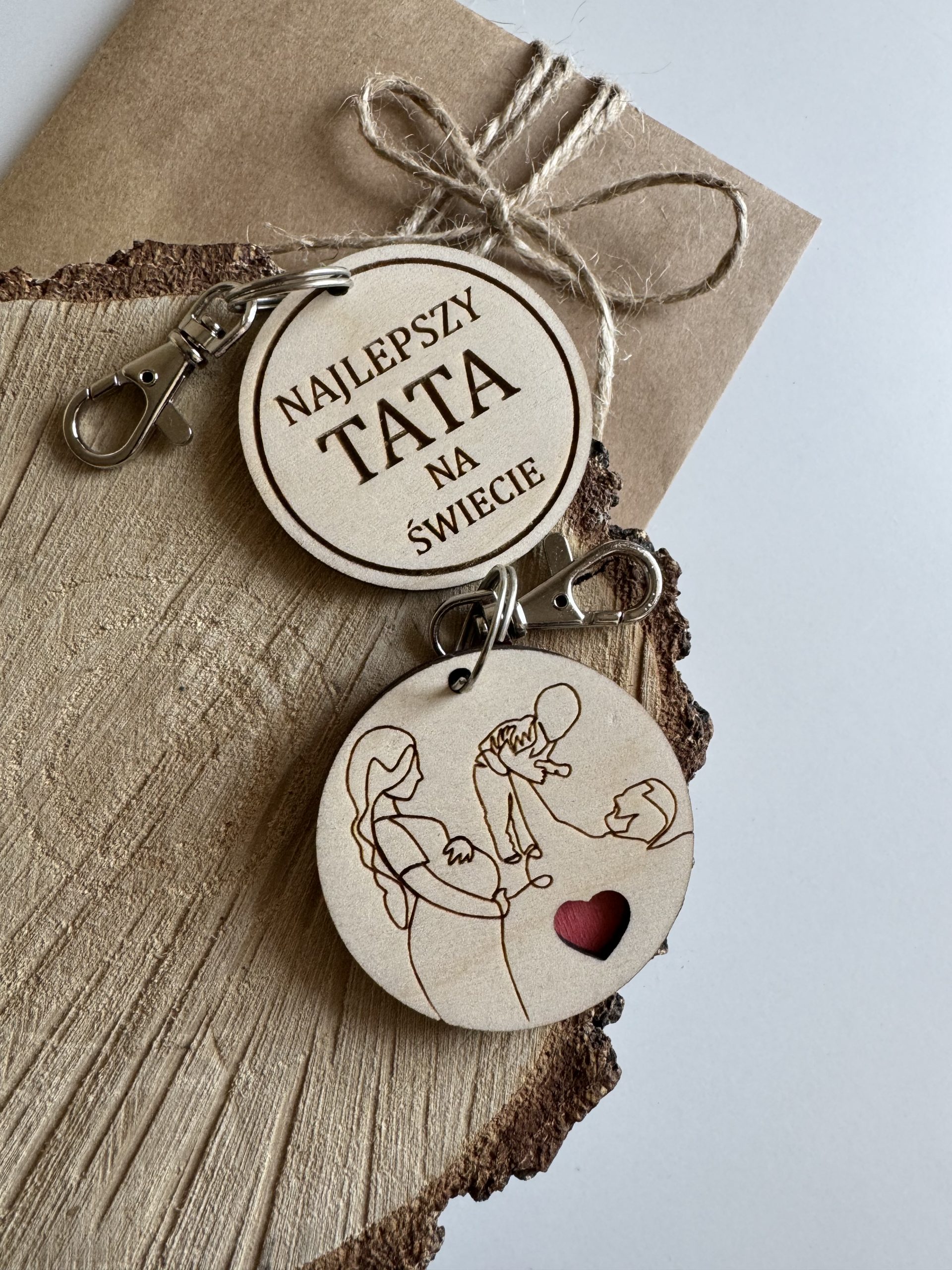 Brelok przód grafika w tyle dowolny napis kobieta w ciąży tata i dziecko