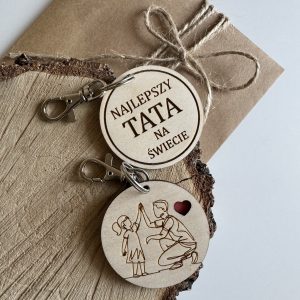 Brelok przód grafika a w tyle dowolny napis Tata i córka