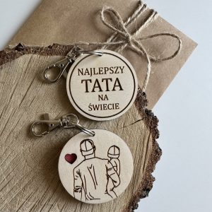 Brelok przód grafika w tyle dowolny napis Tata i dziecko