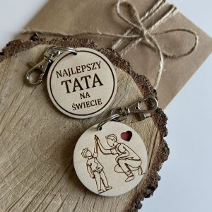 Brelok przód grafika w tyle dowolny napis Tata i syn