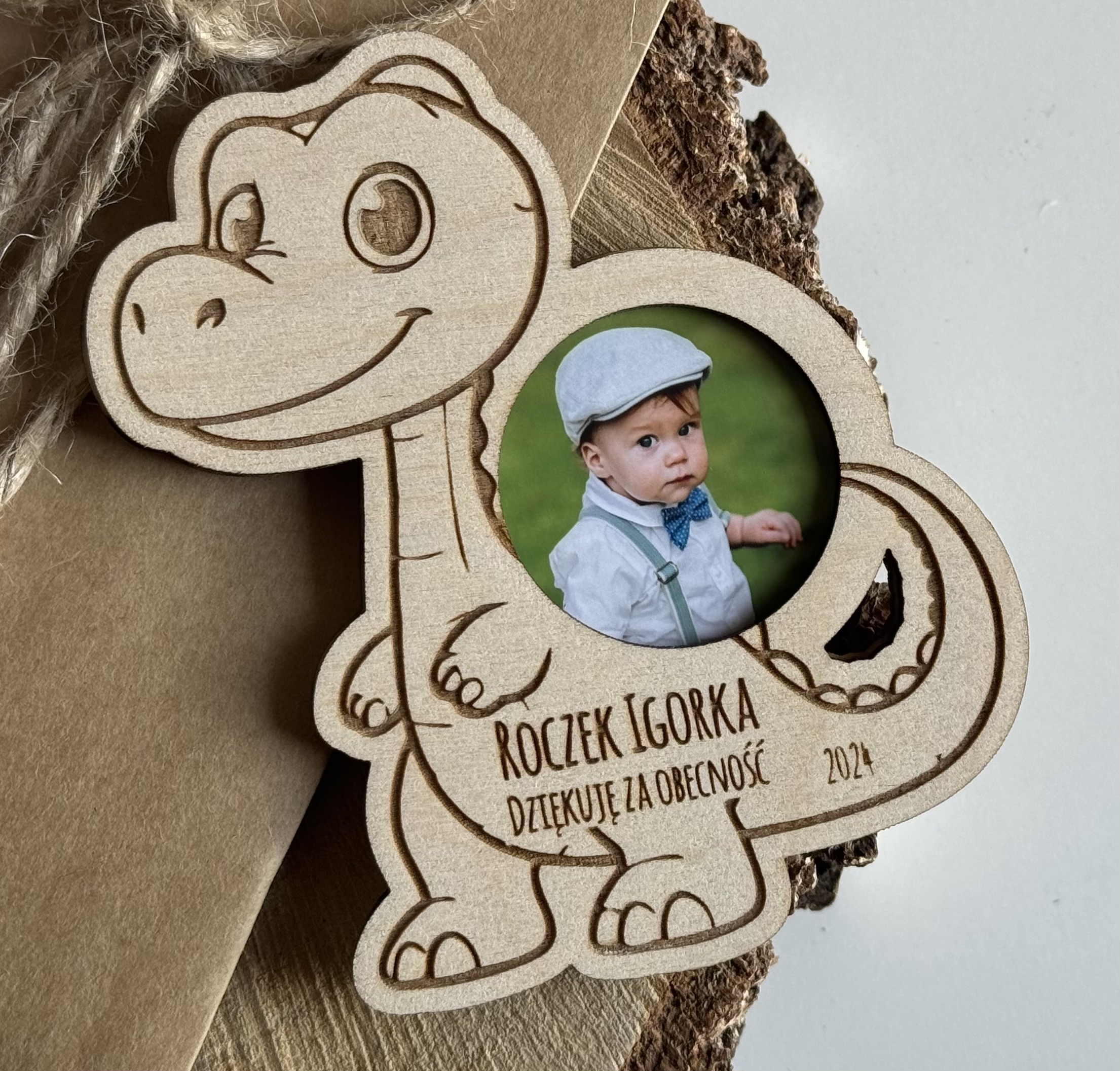 Magnes Dinuś ze zdjęciem