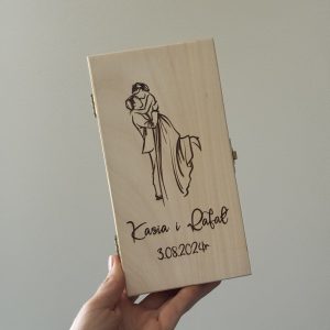 Pudełko ślubne z dowolnymi życzeniami w środku