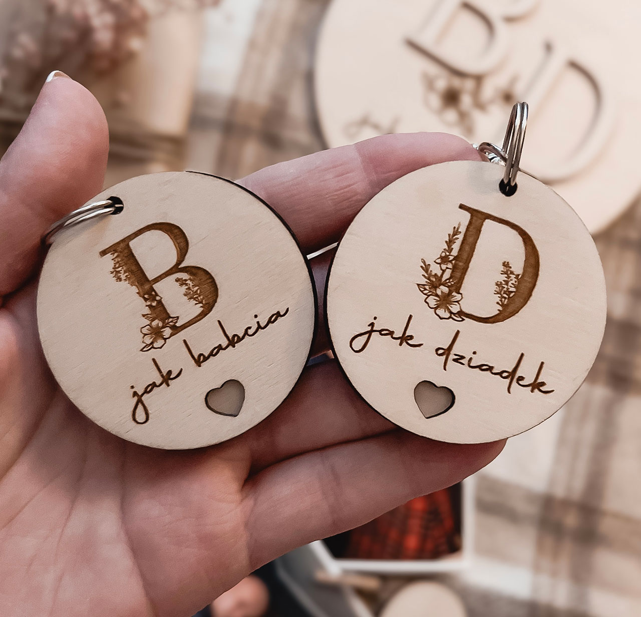 GRUBY Brelok B albo D