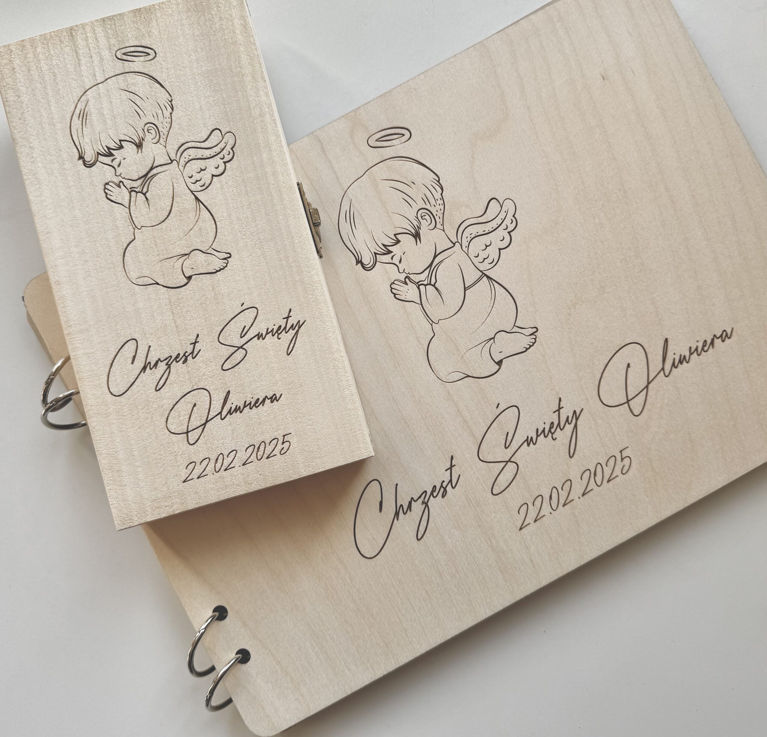 Album na zdjęcia i pudełko na pieniądze z życzeniami w środku