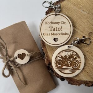 Brelok motor z dowolnym napisem w tyle