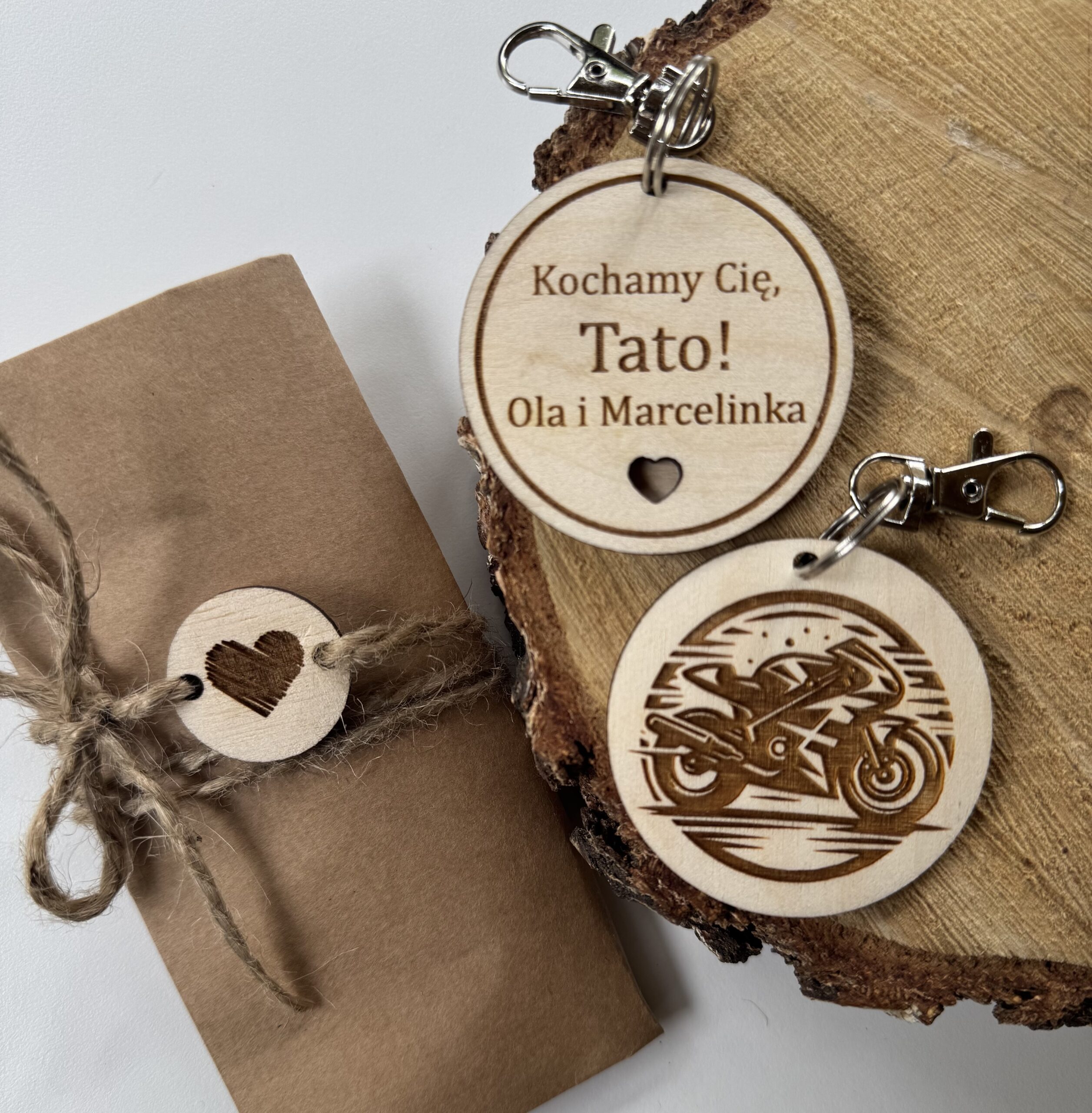 Brelok motor z dowolnym napisem w tyle