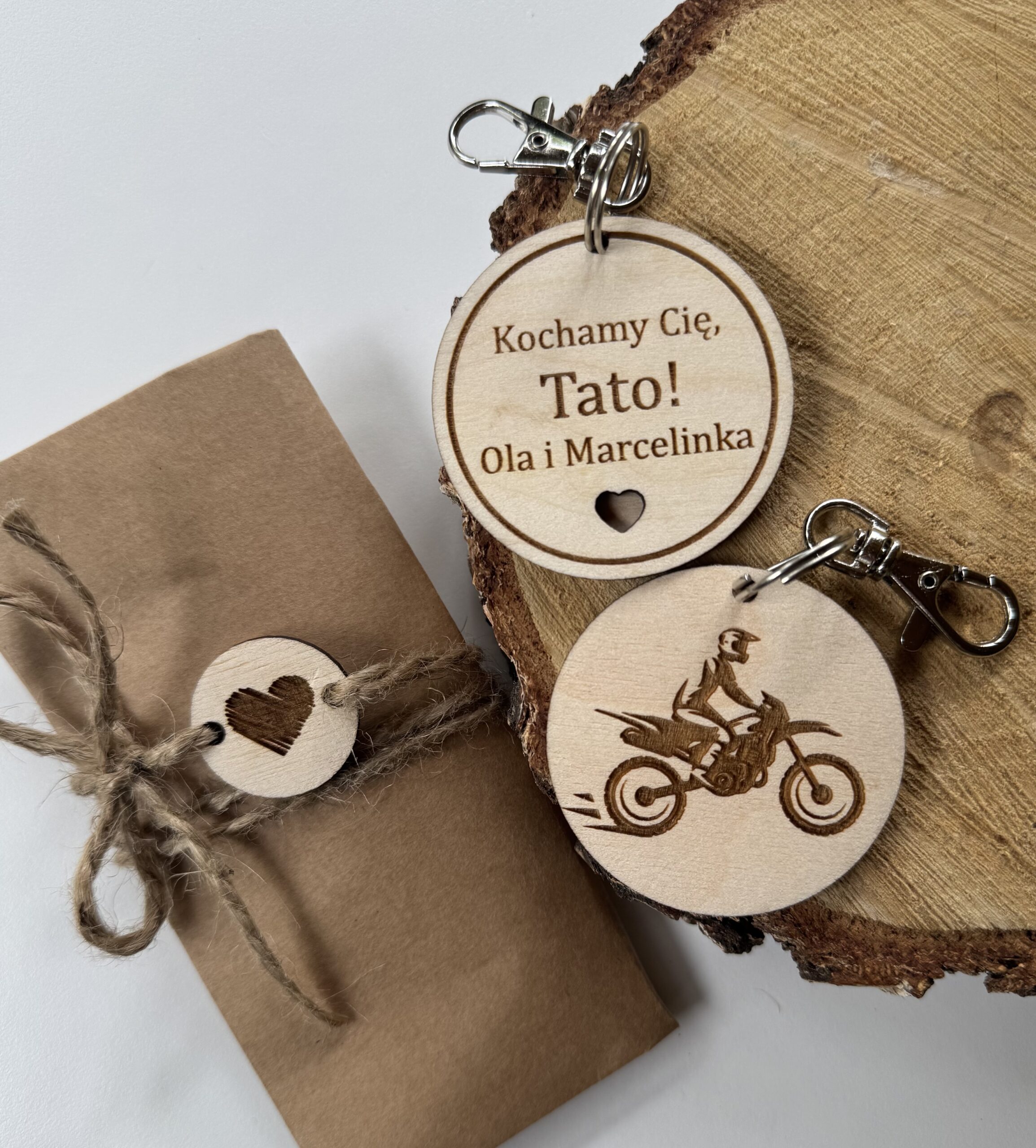 Brelok Kros w tyle z dowolnym napisem