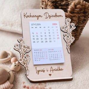Kalendarz na rok 2026 z dowolnym napisem. Spakowany gotowy do wręczenia.